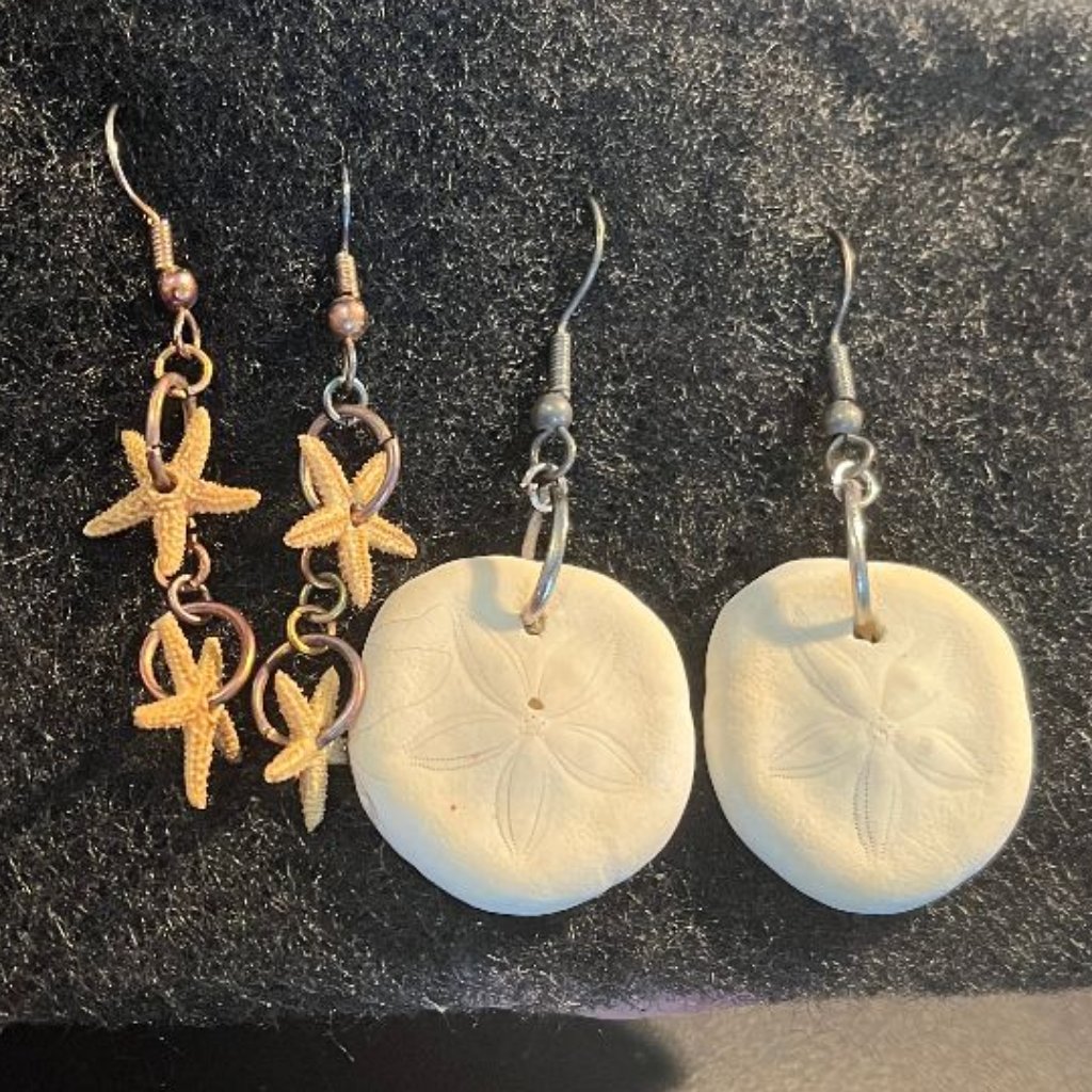 Set Of 2 Artisan Made Starfish And Sand Dollar Earrings